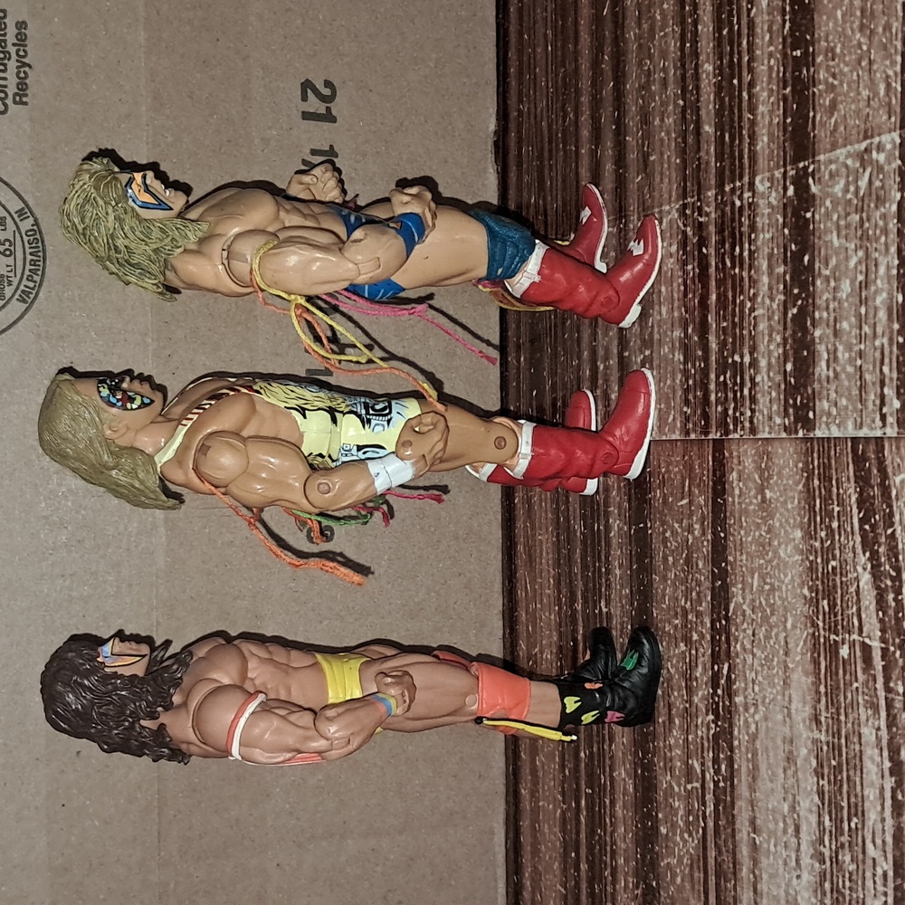 Wwe Ultimate warrior Action Figure Lot with Yellow and Blue Outfits - Picture 4 of 4